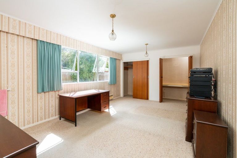 Photo of property in 1 Peterhouse Street, Tawa, Wellington, 5028