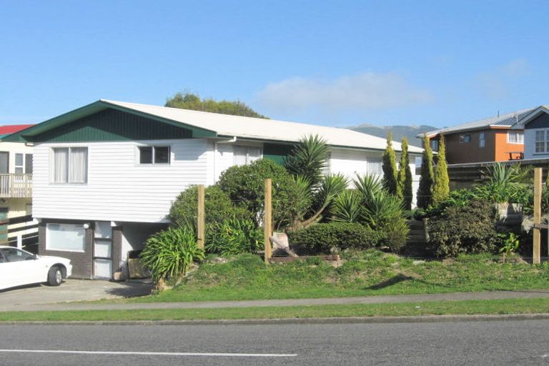 Photo of property in 25 Gloaming Hill, Titahi Bay, Porirua, 5022