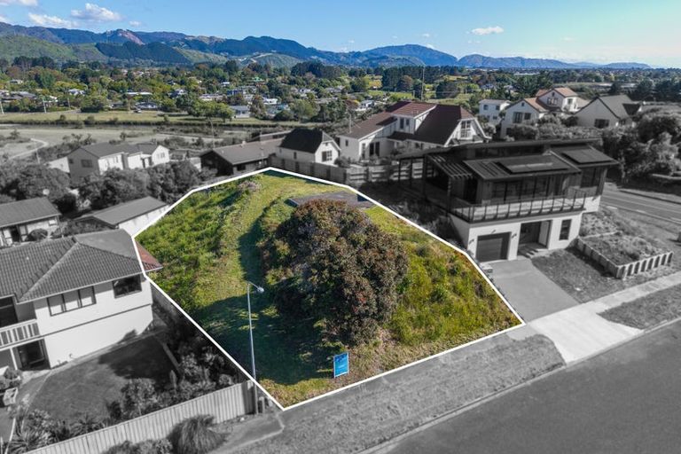 Photo of property in 39 Hicks Crescent, Waikanae Beach, Waikanae, 5036