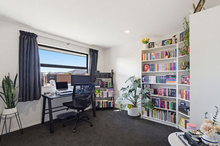 Photo of property in 10 Shillingford Boulevard, Rolleston, 7615