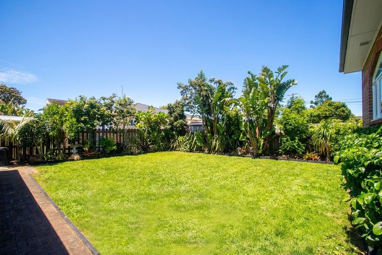 Photo of property in 37 Harbour View Road, Point Chevalier, Auckland, 1022