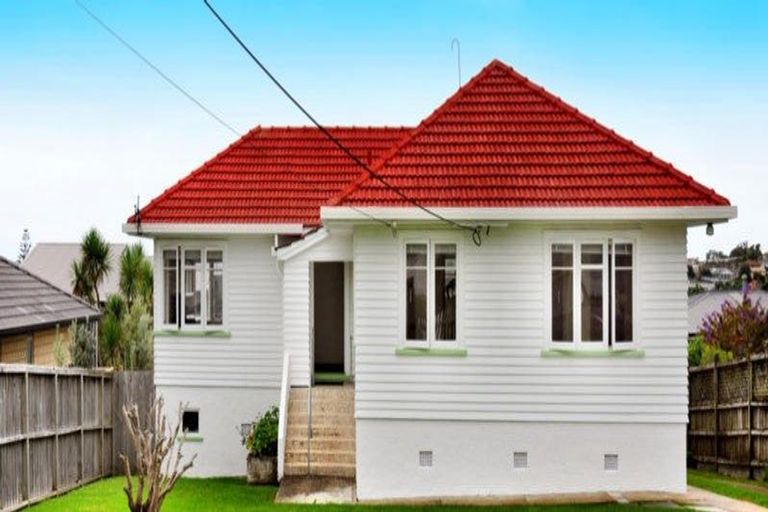 Photo of property in 16 Aramoana Avenue, Devonport, Auckland, 0624