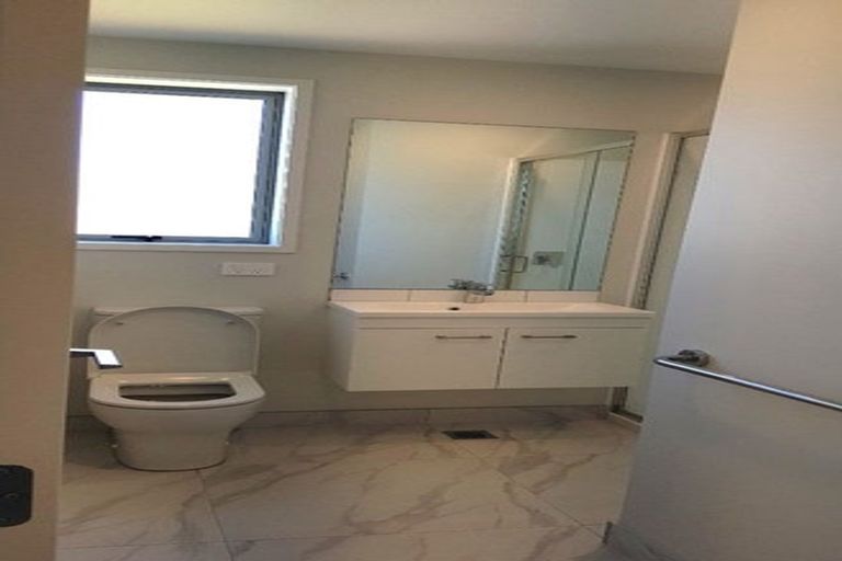 Photo of property in 1/51 Wharf Road, Te Atatu Peninsula, Auckland, 0610