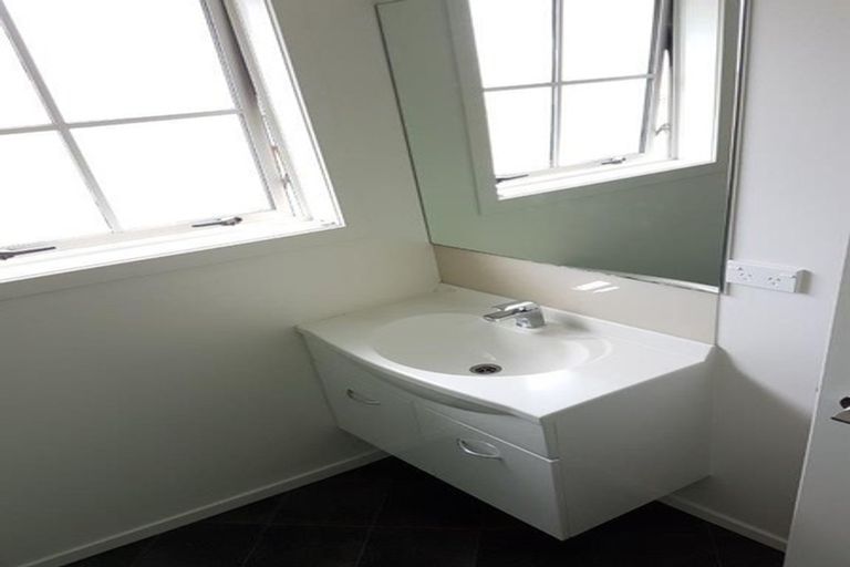 Photo of property in 6 Chiefs Court, Hamilton East, Hamilton, 3216