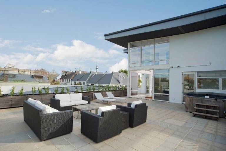 Photo of property in 30 York Street, Russell, 0202