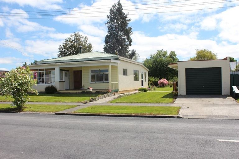 Photo of property in 16 Queen Street, Milton, 9220