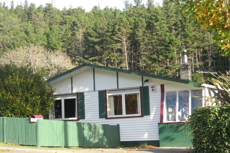 Photo of property in 50 Kamahi Street, Stokes Valley, Lower Hutt, 5019