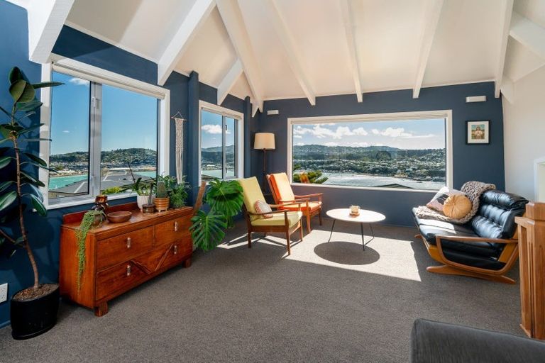 Photo of property in 15 Rangitane Street, Maupuia, Wellington, 6022