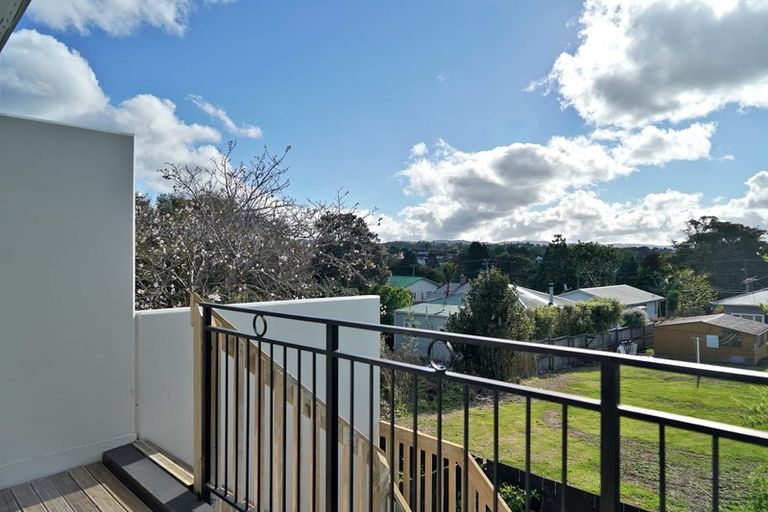 Photo of property in 12/6 Islington Avenue, New Lynn, Auckland, 0600
