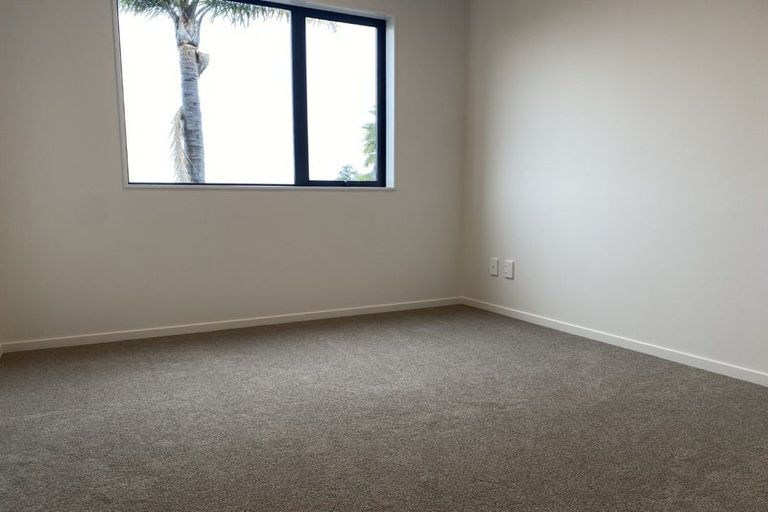 Photo of property in 27 Paetai Lane, Te Atatu Peninsula, Auckland, 0610