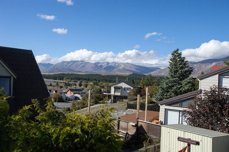 Photo of property in 1 Burnett Place, Lake Tekapo, 7999