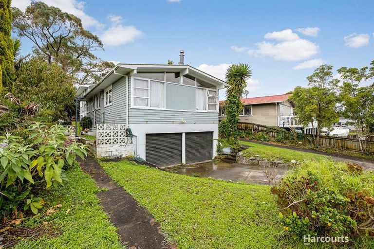 Photo of property in 2 Coburg Street, Henderson, Auckland, 0612
