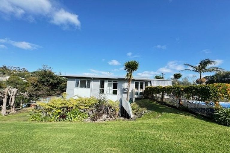 Photo of property in 1 Olwyn Place, Greenhithe, Auckland, 0632