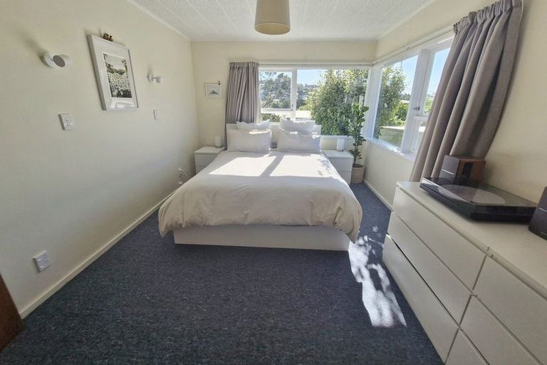 Photo of property in 14 Robert Street, Newlands, Wellington, 6037