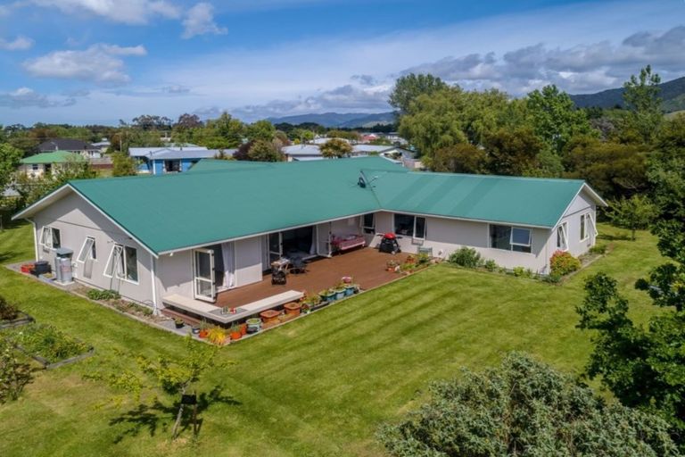 Photo of property in 109 Brandon Street, Featherston, 5710