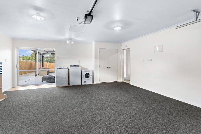 Photo of property in 6 Harobed Place, Weymouth, Auckland, 2103