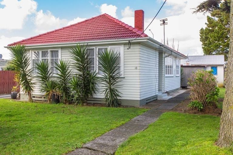 Photo of property in 18 Crawford Avenue, Mangere Bridge, Auckland, 2022