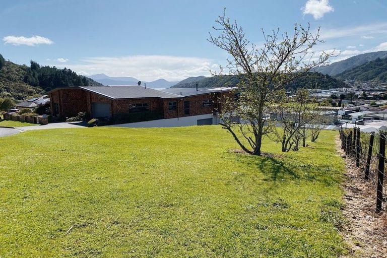 Photo of property in 28 Gravesend Place, Picton, 7220