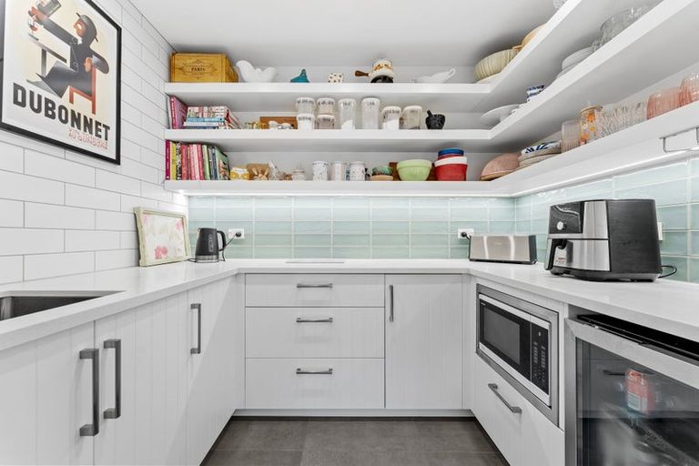 Photo of property in 71 The Circle, Manly, Whangaparaoa, 0930