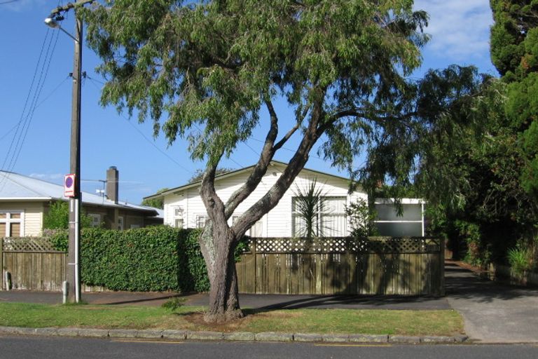 Photo of property in 1/21 Neville Street, Point Chevalier, Auckland, 1022