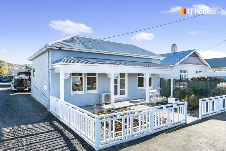 Photo of property in 40 Hargest Crescent, Saint Kilda, Dunedin, 9012