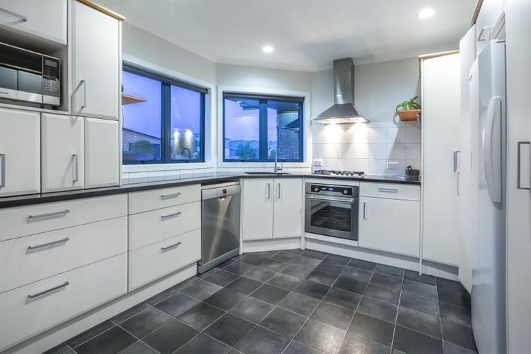 Photo of property in 14 Nelson Avenue, Aotea, Porirua, 5024