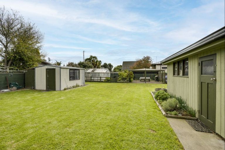 Photo of property in 1422 Woodstock Avenue, Mayfair, Hastings, 4122