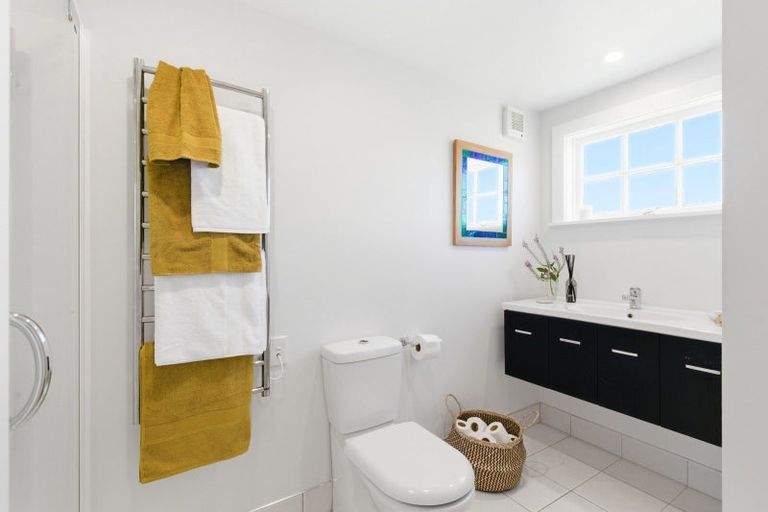 Photo of property in 15 Lucknow Terrace, Khandallah, Wellington, 6035