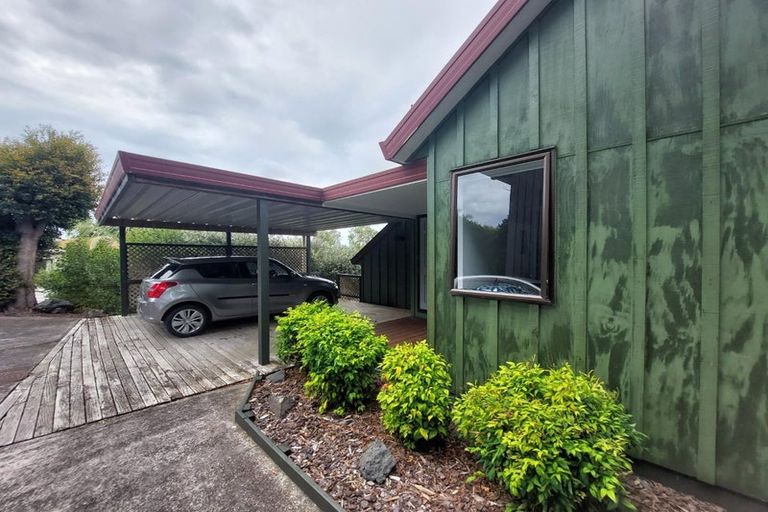 Photo of property in 2/70 Mirrabooka Avenue, Botany Downs, Auckland, 2010