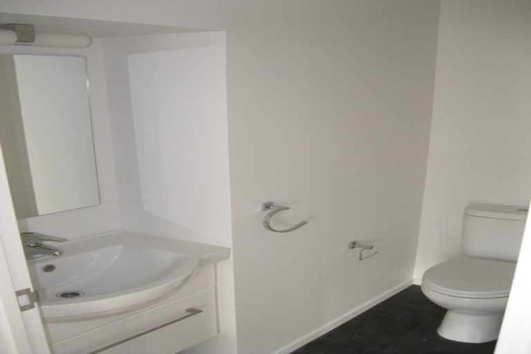 Photo of property in 2 Torrens Terrace, Mount Cook, Wellington, 6011