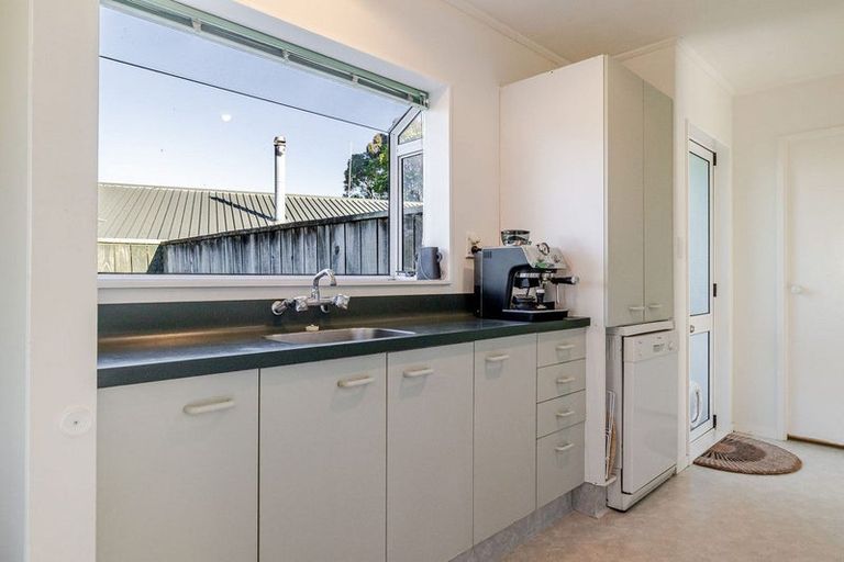 Photo of property in 105 Hillcrest Drive, Kelvin Grove, Palmerston North, 4414
