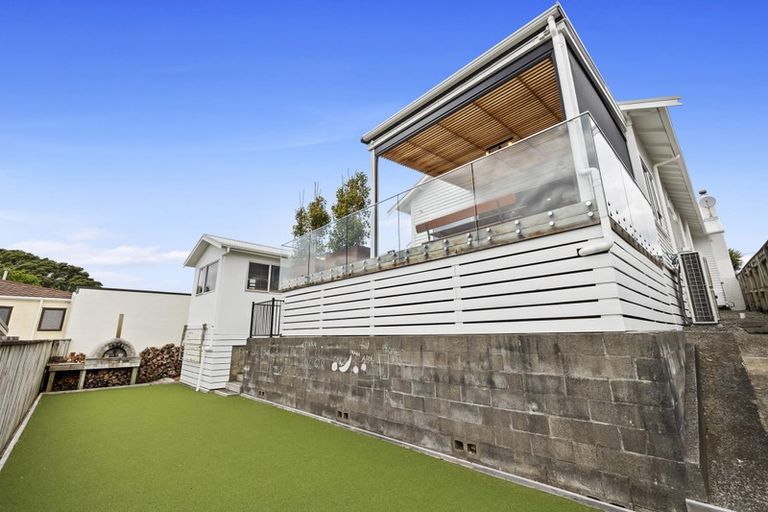 Photo of property in 18 Dorset Avenue, Westown, New Plymouth, 4310