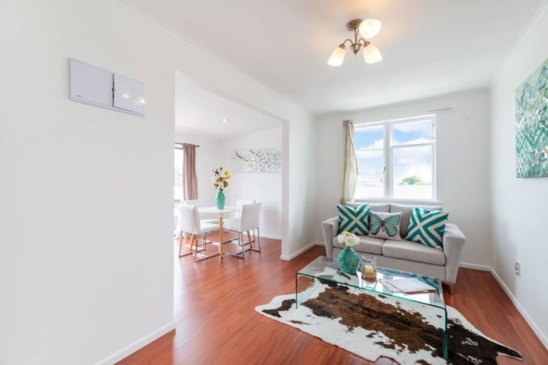 Photo of property in 65 Awaroa Road, Sunnyvale, Auckland, 0612