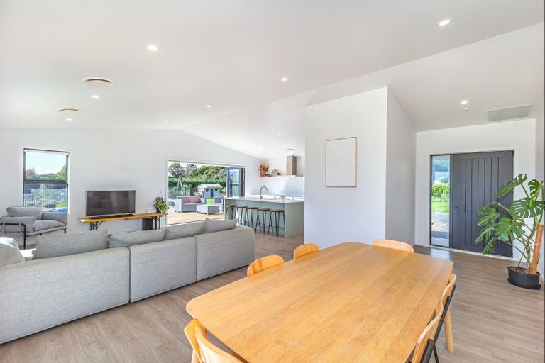 Photo of property in 49 Wakefield Road, Levin, 5571