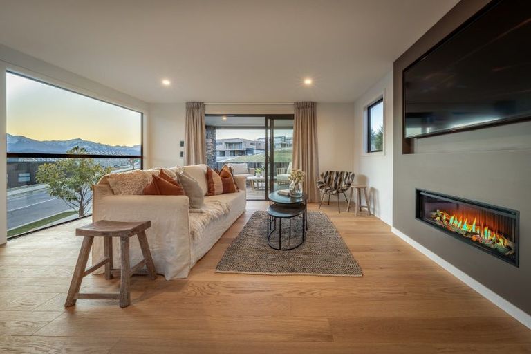 Photo of property in 18 Fenton Avenue, Wanaka, 9305