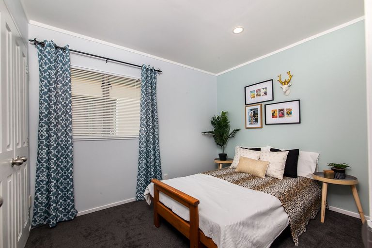 Photo of property in 3 Neta Grove, Henderson, Auckland, 0612