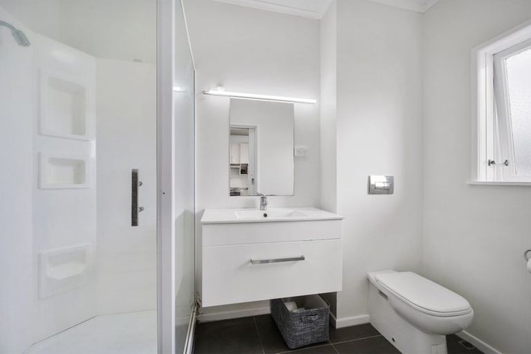 Photo of property in Kingsgate Flats, 10 Austin Street, Mount Victoria, Wellington, 6011