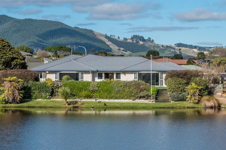 Photo of property in 10 Glen Loch Place, Paraparaumu, 5032