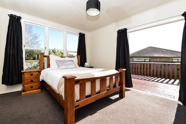 Photo of property in 6 Hume Place, Fairfield, Hamilton, 3214