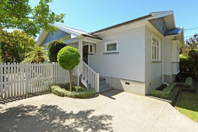 Photo of property in 225 Waimea Terrace, Beckenham, Christchurch, 8023