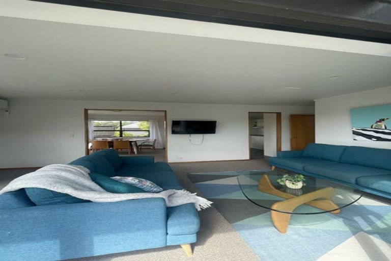 Photo of property in 2/16 Kiteroa Terrace, Rothesay Bay, Auckland, 0630