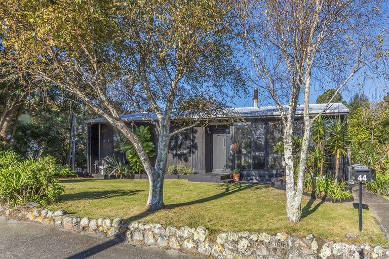 Photo of property in 44 Kahu Road, Paremata, Porirua, 5024