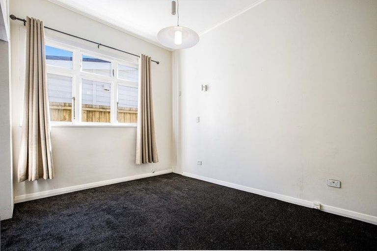 Photo of property in 15 Connaught Terrace, Brooklyn, Wellington, 6021