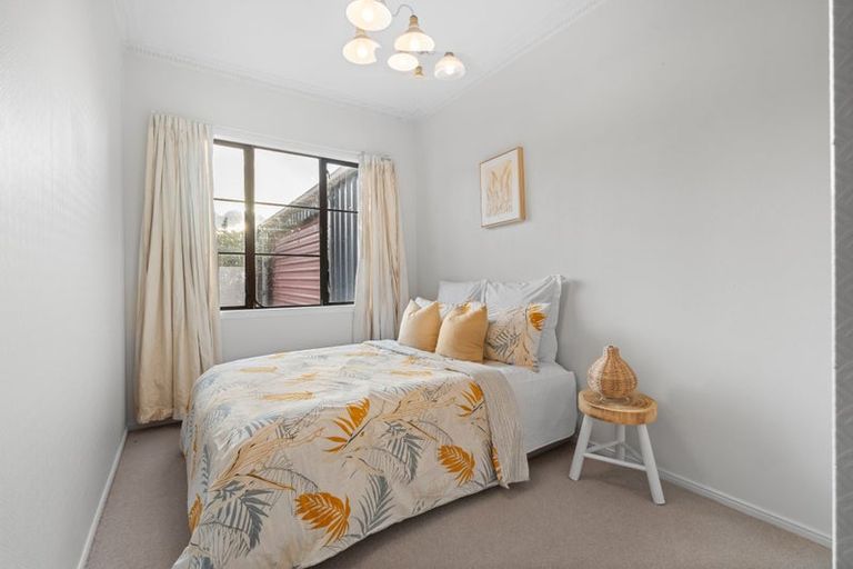 Photo of property in 1/269 Titirangi Road, Titirangi, Auckland, 0604