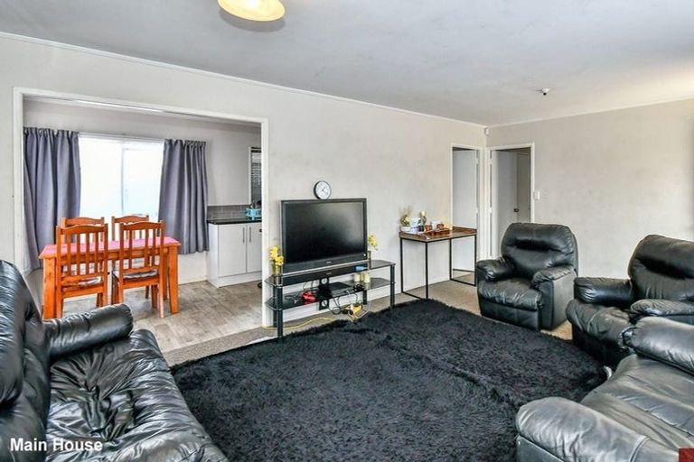 Photo of property in 426 Roscommon Road, Clendon Park, Auckland, 2103