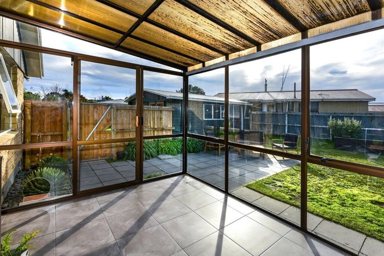 Photo of property in 15 Woodlands Place, Aranui, Christchurch, 8061