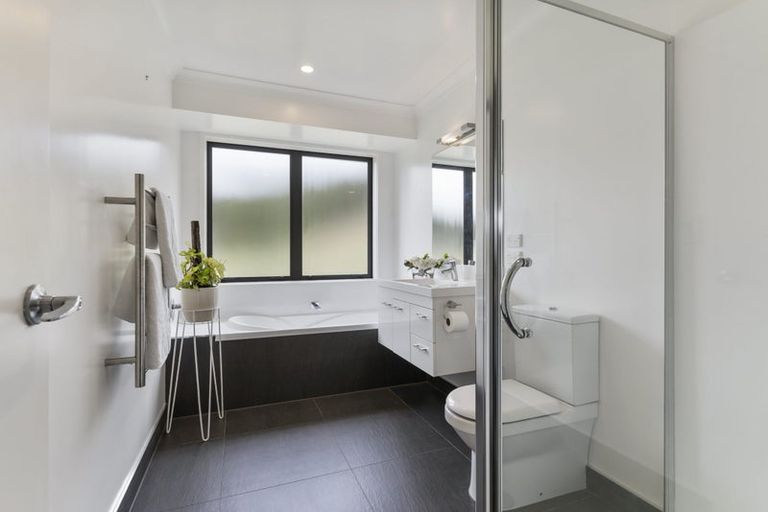 Photo of property in 17 Wautaiti Drive, Riverhead, 0820