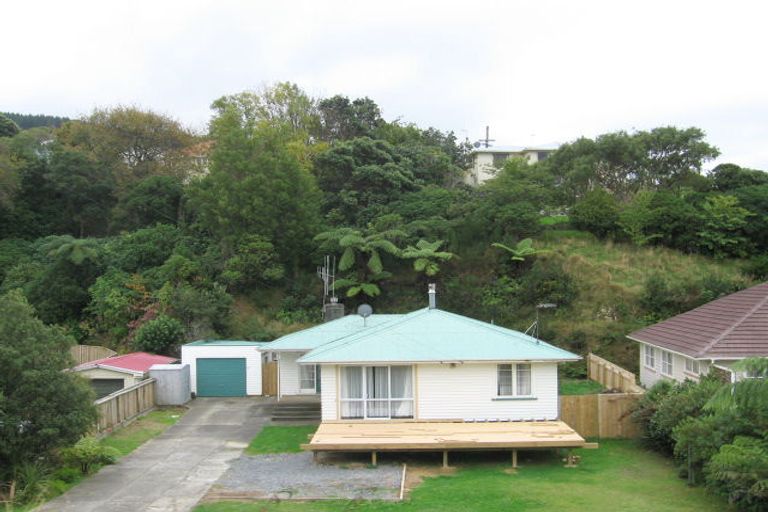 Photo of property in 26 Lyndhurst Road, Tawa, Wellington, 5028