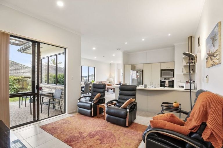 Photo of property in 64 Black Teal Close, Unsworth Heights, Auckland, 0632