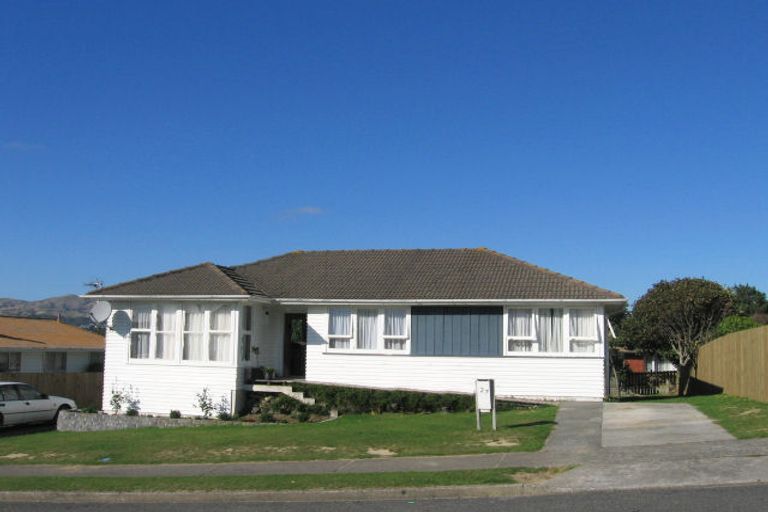 Photo of property in 27 Takapuwahia Drive, Takapuwahia, Porirua, 5022